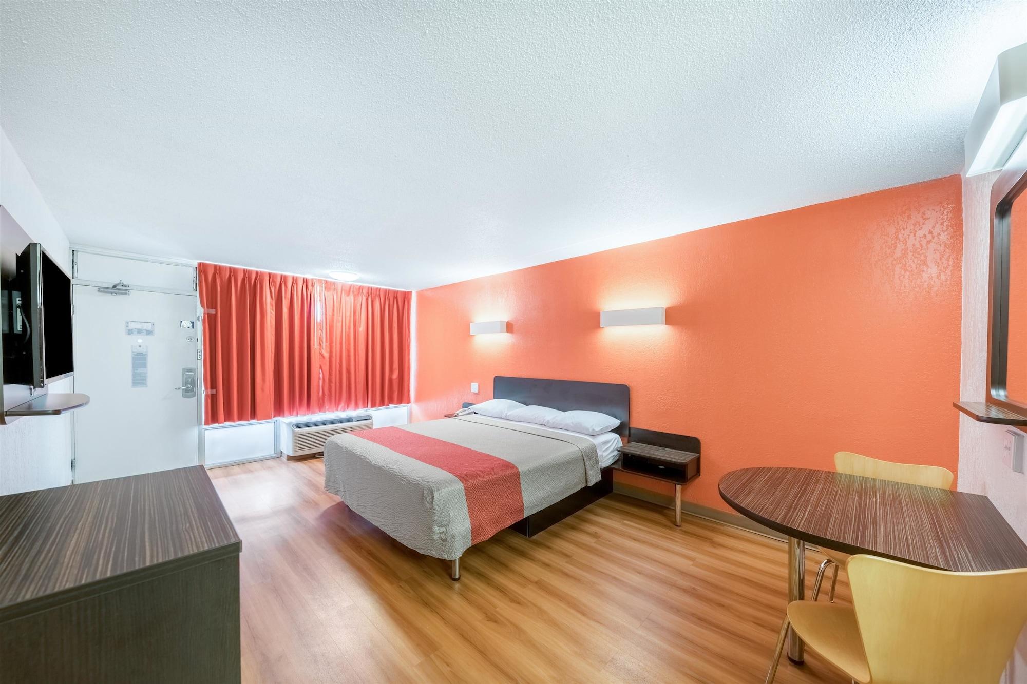 Hotel 6-oklahoma City, Ok - Bricktown Oklahoma City