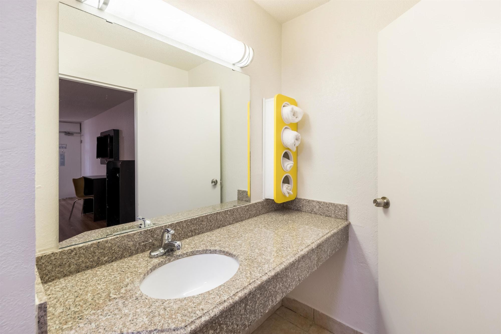 Hotel 6-oklahoma City, Ok - Bricktown 2*
